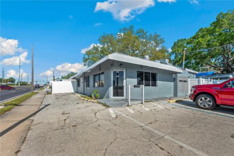 Commercial property in Tampa, Florida 199.74 sq.m. № 1634799 - photo 2