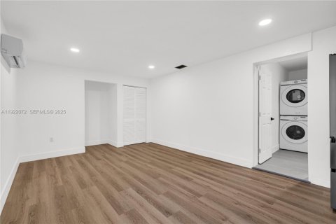 House in Miami, Florida 31.59 sq.m. № 1986034 - photo 5