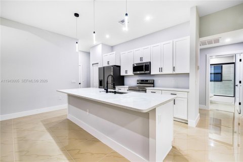 House in Lehigh Acres, Florida 4 bedrooms, 162.49 sq.m. № 1999248 - photo 8