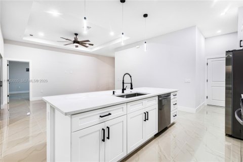 House in Lehigh Acres, Florida 4 bedrooms, 162.49 sq.m. № 1999248 - photo 9