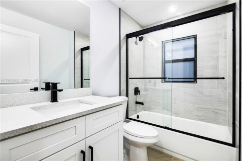 House in Lehigh Acres, Florida 4 bedrooms, 162.49 sq.m. № 1999248 - photo 30