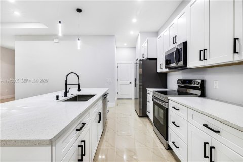 House in Lehigh Acres, Florida 4 bedrooms, 162.49 sq.m. № 1999248 - photo 10