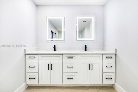 House in Lehigh Acres, Florida 4 bedrooms, 162.49 sq.m. № 1999248 - photo 19