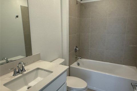 House in Kissimmee, Florida 4 bedrooms, 187.94 sq.m. № 1906771 - photo 11