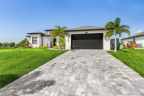 Casa en venta en Cape Coral, Florida, 3 dormitorios, 180.23 m2 № 2356093 - foto 3