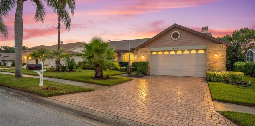Villa ou maison à Hudson, Floride 3 chambres, 199 m2 № 2421624