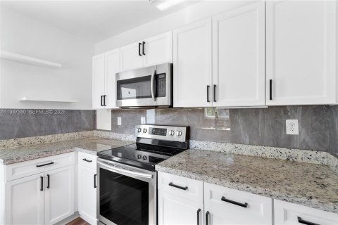 Снять в аренду виллу или дом в Майами, Флорида 3 спальни, 178.47м2, № 2003799 - фото 5