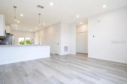 Appartement à louer à Kissimmee, Floride: 3 chambres, 263.1 m2 № 1880873 - photo 2