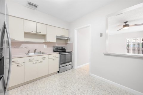 Villa ou maison à louer à Miami, Floride: 4 chambres, 161.65 m2 № 2079390 - photo 8