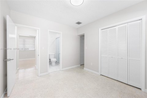 Villa ou maison à louer à Miami, Floride: 4 chambres, 161.65 m2 № 2079390 - photo 14