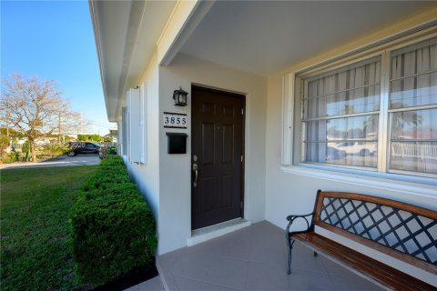 Villa ou maison à louer à Miami, Floride: 4 chambres, 161.65 m2 № 2079390 - photo 3