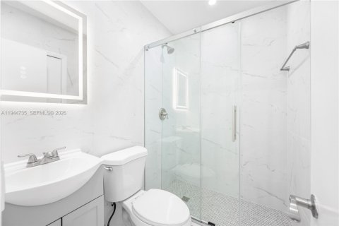 Villa ou maison à louer à Miami, Floride: 4 chambres, 161.65 m2 № 2079390 - photo 16