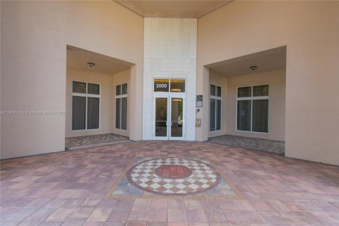 Apartment in Coral Gables, Florida 1 bedroom, 72.19 sq.m. № 1967247 - photo 8