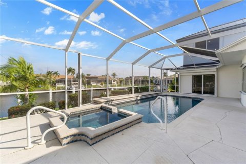 Villa ou maison à vendre à Punta Gorda, Floride: 5 chambres, 285.02 m2 № 2419655 - photo 12