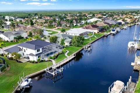 Villa ou maison à vendre à Punta Gorda, Floride: 5 chambres, 285.02 m2 № 2419655 - photo 13