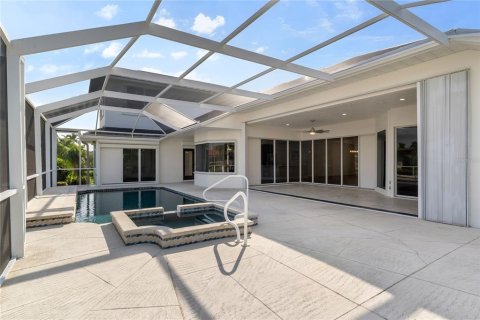 Villa ou maison à vendre à Punta Gorda, Floride: 5 chambres, 285.02 m2 № 2419655 - photo 11