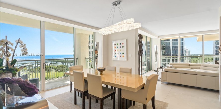 Condo à Miami, Floride, 3 chambres  № 2167899