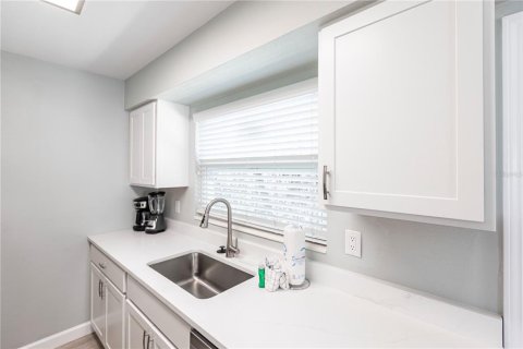 Villa ou maison à louer à Sarasota, Floride: 1 chambre, 64.66 m2 № 2125787 - photo 9