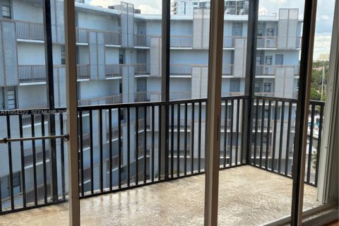 Copropriété à louer à Aventura, Floride: 1 chambre, 68.84 m2 № 2008331 - photo 2