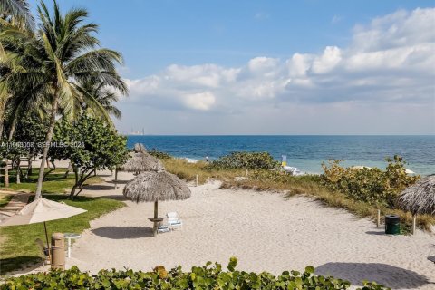 Copropriété à louer à Key Biscayne, Floride: 2 chambres, 130.9 m2 № 2024271 - photo 3