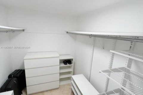 Copropriété à louer à Key Biscayne, Floride: 2 chambres, 130.9 m2 № 2024271 - photo 18