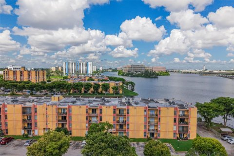 Copropriété à vendre à Miami, Floride: 3 chambres, 95.13 m2 № 1956100 - photo 30