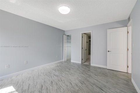 Copropriété à vendre à Miami, Floride: 3 chambres, 95.13 m2 № 1956100 - photo 17