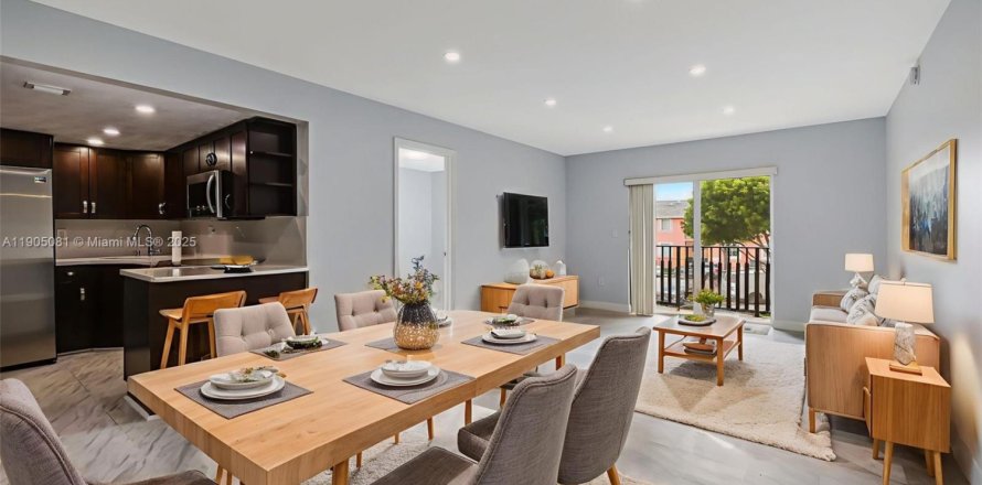 Condo à Miami, Floride, 3 chambres  № 1956100