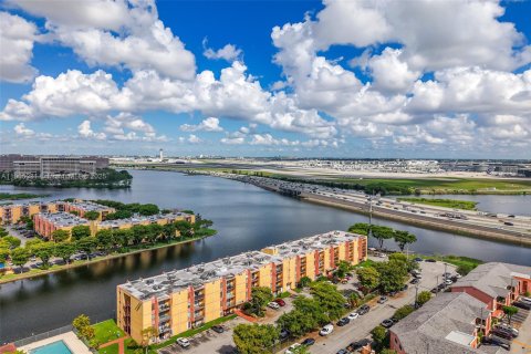 Copropriété à vendre à Miami, Floride: 3 chambres, 95.13 m2 № 1956100 - photo 29