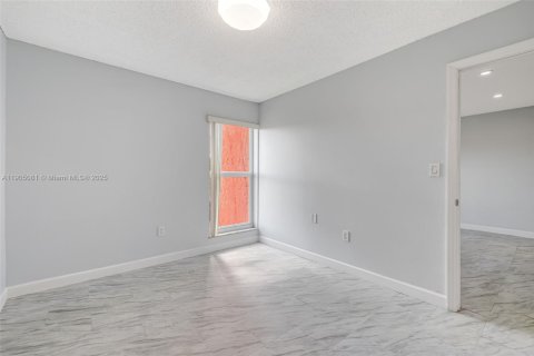 Copropriété à vendre à Miami, Floride: 3 chambres, 95.13 m2 № 1956100 - photo 14
