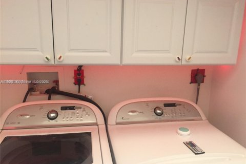 Villa ou maison à louer à Cutler Bay, Floride: 3 chambres, 153.29 m2 № 1994248 - photo 11