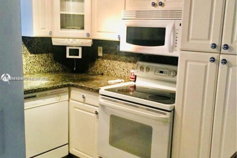 Villa ou maison à louer à Cutler Bay, Floride: 3 chambres, 153.29 m2 № 1994248 - photo 6