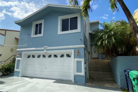 Villa ou maison à louer à Cutler Bay, Floride: 3 chambres, 153.29 m2 № 1994248 - photo 1