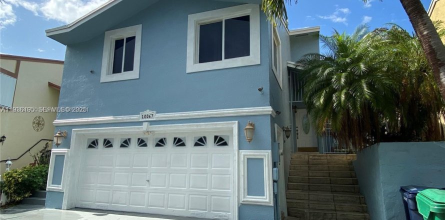 Villa ou maison à Cutler Bay, Floride 3 chambres, 153.29 m2 № 1994248