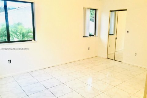 Villa ou maison à louer à Cutler Bay, Floride: 3 chambres, 153.29 m2 № 1994248 - photo 7
