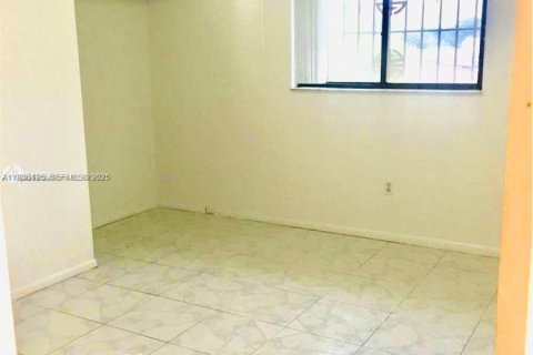 Villa ou maison à louer à Cutler Bay, Floride: 3 chambres, 153.29 m2 № 1994248 - photo 9