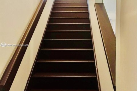 Villa ou maison à louer à Cutler Bay, Floride: 3 chambres, 153.29 m2 № 1994248 - photo 10