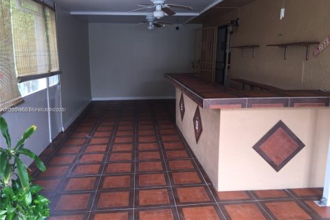 Villa ou maison à louer à Cutler Bay, Floride: 3 chambres, 153.29 m2 № 1994248 - photo 3