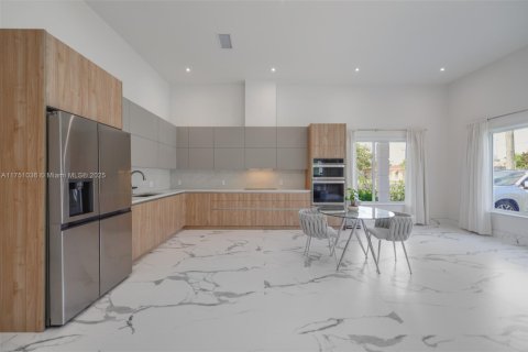 Casa en venta en Hallandale Beach, Florida, 5 dormitorios, 185.8 m2 № 1714522 - foto 4