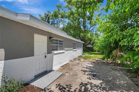 House in Tampa, Florida 4 bedrooms, 120.4 sq.m. № 2227616 - photo 30