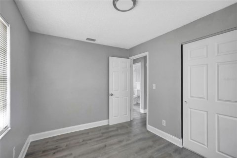House in Tampa, Florida 4 bedrooms, 120.4 sq.m. № 2227616 - photo 25