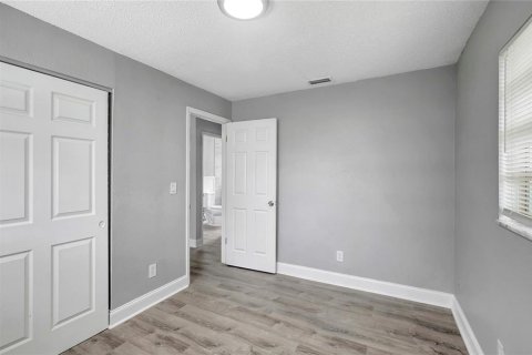 House in Tampa, Florida 4 bedrooms, 120.4 sq.m. № 2227616 - photo 22