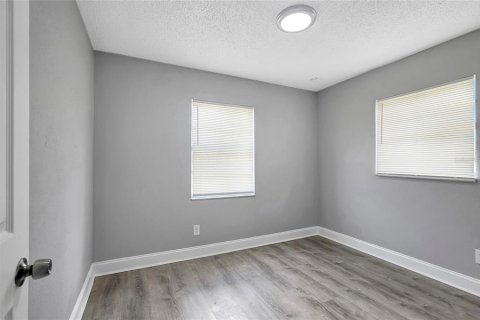 House in Tampa, Florida 4 bedrooms, 120.4 sq.m. № 2227616 - photo 28