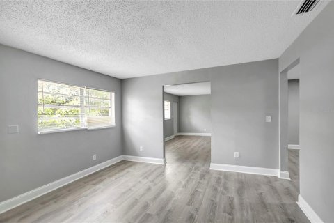 House in Tampa, Florida 4 bedrooms, 120.4 sq.m. № 2227616 - photo 16