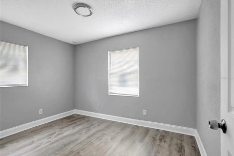 House in Tampa, Florida 4 bedrooms, 120.4 sq.m. № 2227616 - photo 23