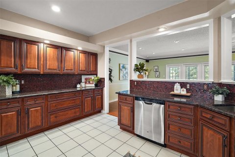 House in Eustis, Florida 3 bedrooms, 221.85 sq.m. № 1656759 - photo 13