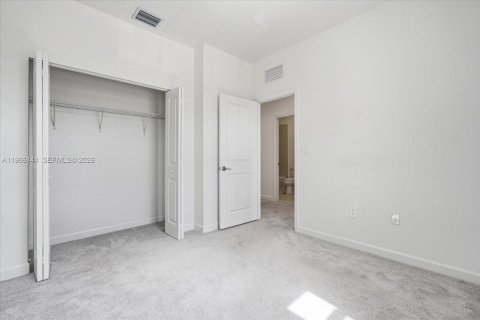 Townhouse in Homestead, Florida 3 bedrooms, 137.77 sq.m. № 2048139 - photo 15