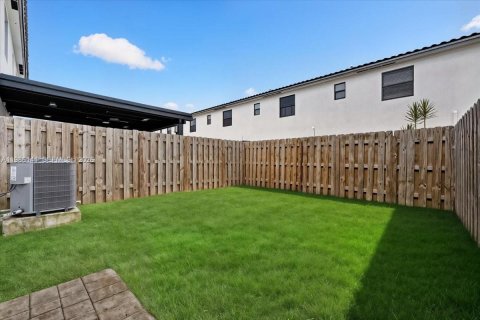 Townhouse in Homestead, Florida 3 bedrooms, 137.77 sq.m. № 2048139 - photo 3