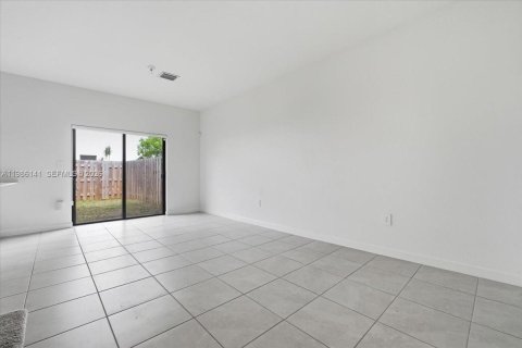Townhouse in Homestead, Florida 3 bedrooms, 137.77 sq.m. № 2048139 - photo 12