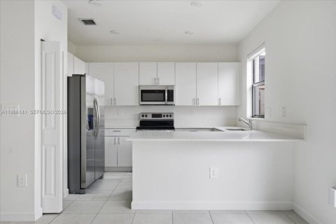 Townhouse in Homestead, Florida 3 bedrooms, 137.77 sq.m. № 2048139 - photo 10
